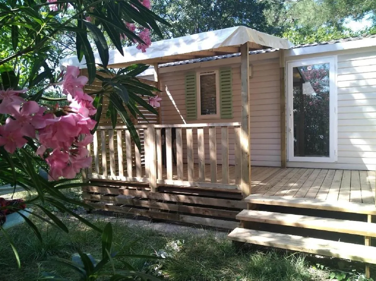 Mobilhome 228 Proche Du Lac , Tv , Clim Ect Camping 4 Etoiles La Roque-d'Antheron