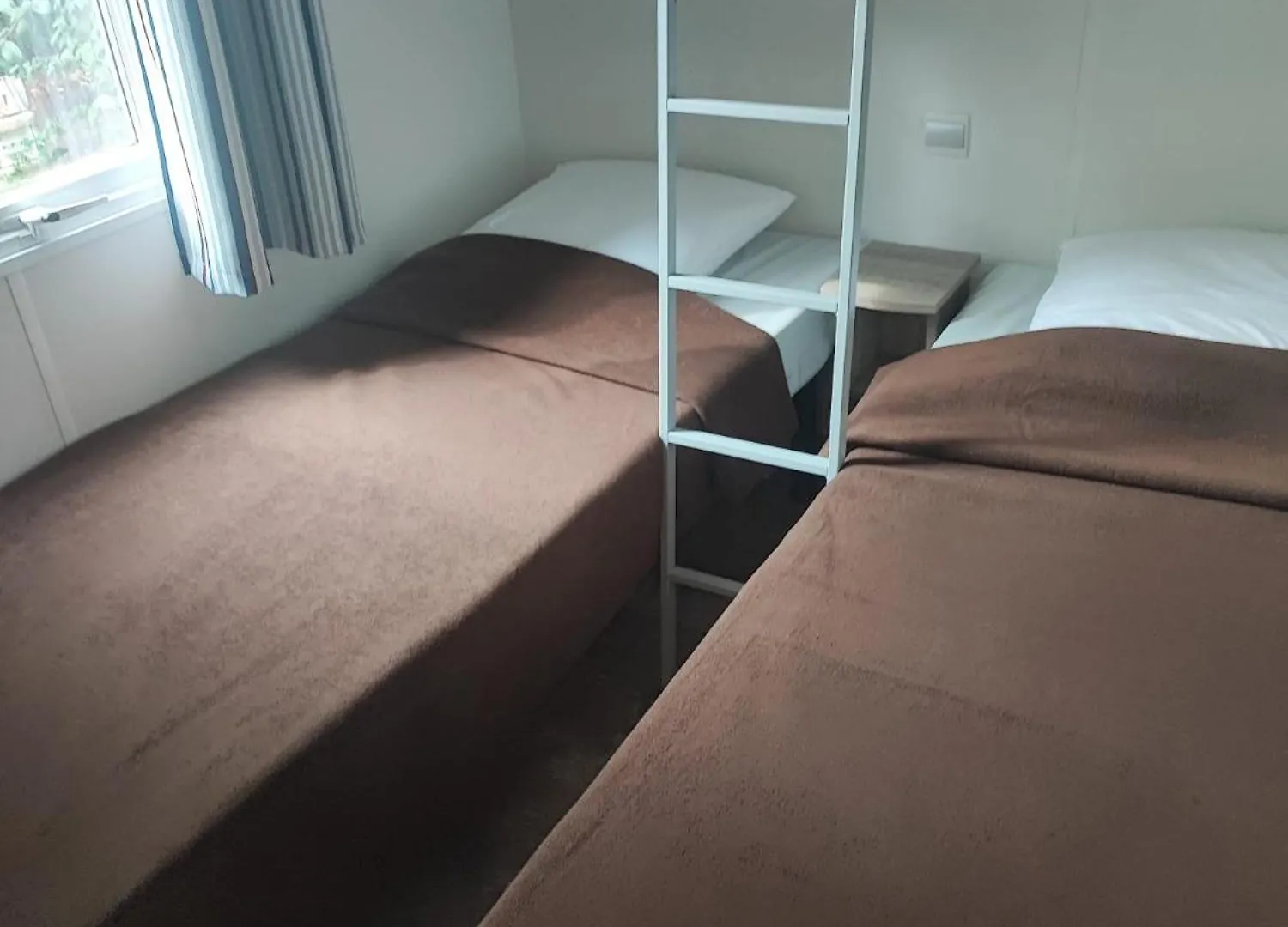 Mobilhome 228 Proche Du Lac , Tv , Clim Ect Camping 4 Etoiles La Roque-d'Antheron 0*,  France