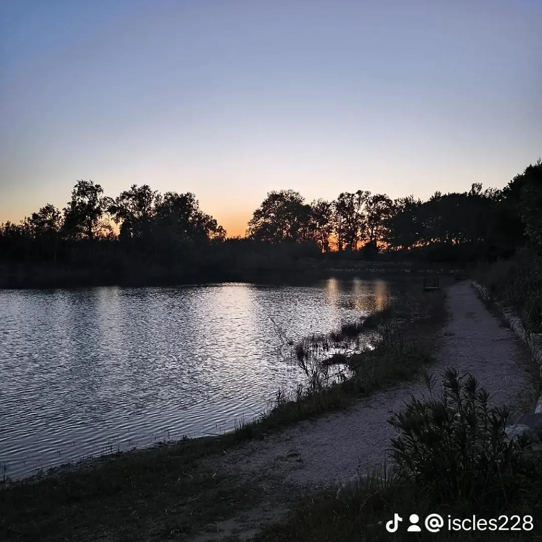 Mobilhome 228 Proche Du Lac , Tv , Clim Ect Camping 4 Etoiles La Roque-d'Antheron France
