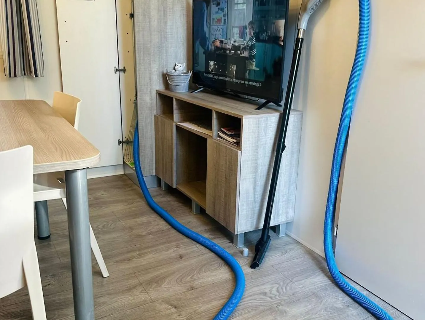 Mobilhome 228 Proche Du Lac , Tv , Clim Ect Camping 4 Etoiles La Roque-d'Antheron