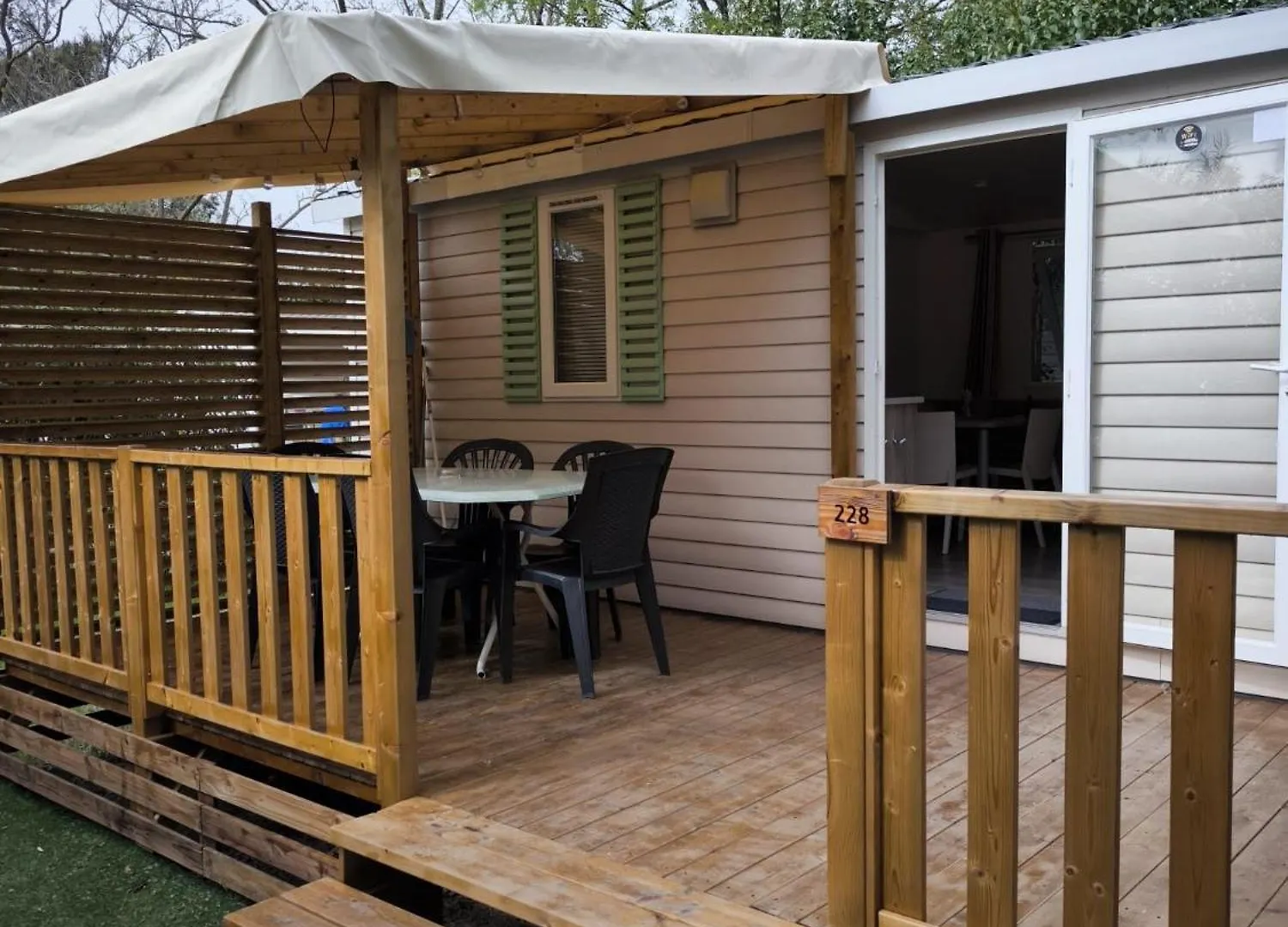 Mobilhome 228 Proche Du Lac , Tv , Clim Ect Camping 4 Etoiles La Roque-d'Antheron 0*,
