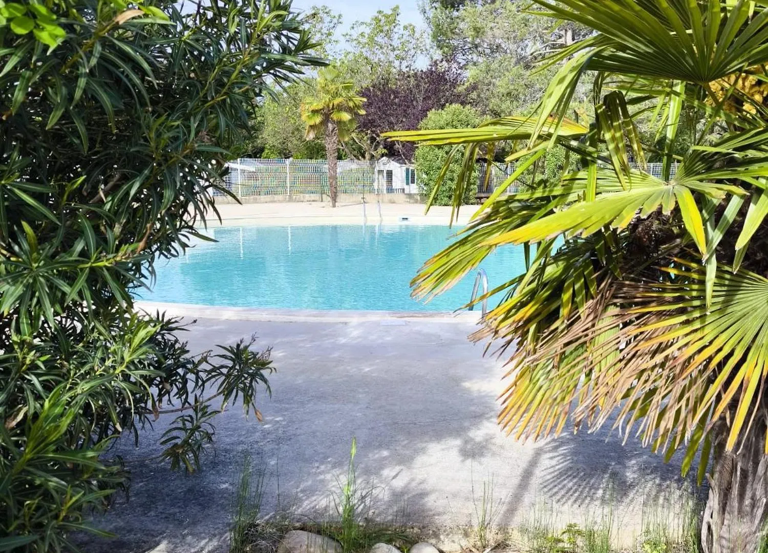 Mobilhome 228 Proche Du Lac , Tv , Clim Ect Camping 4 Etoiles La Roque-d'Antheron