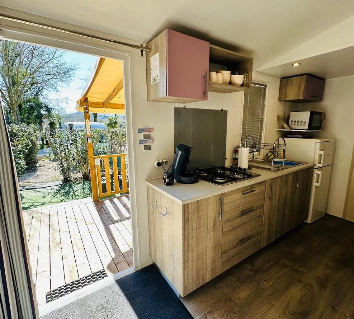 Mobilhome 228 Proche Du Lac , Tv , Clim Ect Camping 4 Etoiles La Roque-d'Antheron
