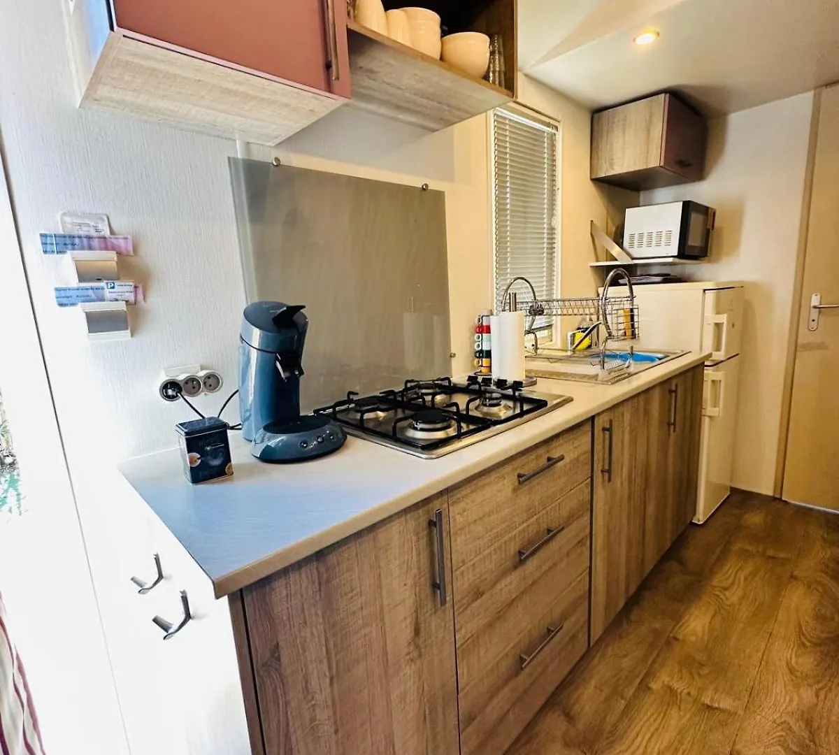 Mobilhome 228 Proche Du Lac , Tv , Clim Ect Camping 4 Etoiles La Roque-d'Antheron 0*,
